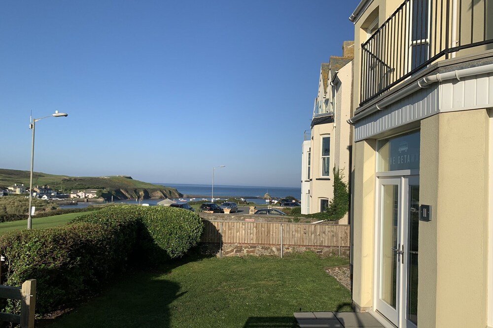 The Getaway at Summerleaze Beach…sand,sea,surf,SW coastal path, on your doorstep
