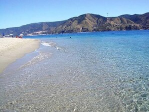 Una playa cerca
