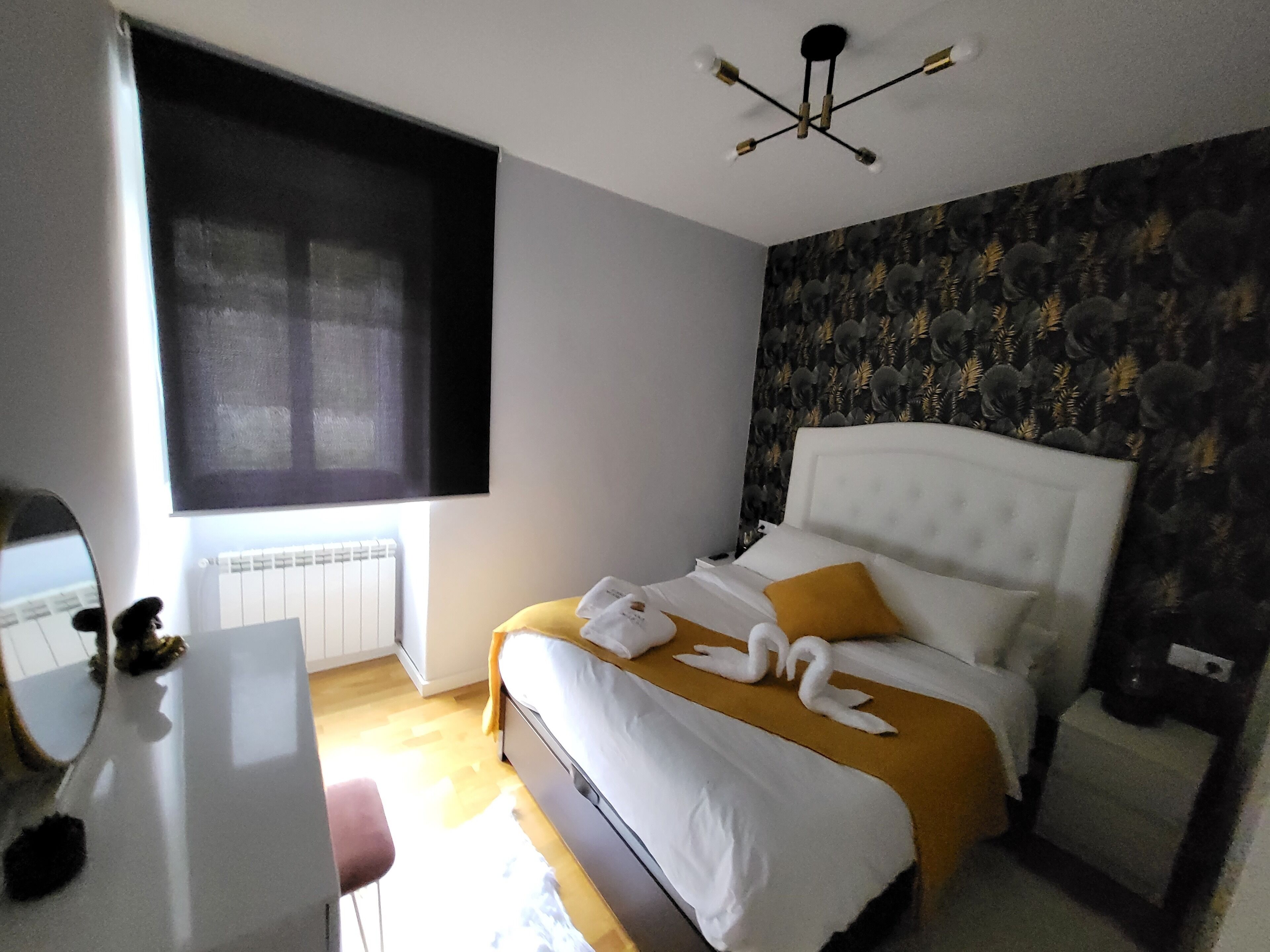 4 bedrooms, iron/ironing board, bed sheets