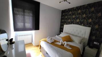 4 bedrooms, iron/ironing board, bed sheets