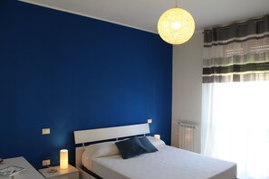 3 Schlafzimmer, Schreibtisch, Bügeleisen/Bügelbrett, Reisekinderbett