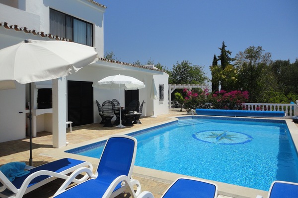 Lovely heated pool, 10m x 5m, with a 1m deep shallow end, and a deep end.