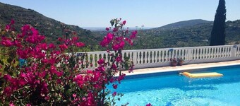 Stunning 4 bed villa with own pool, and views, on a hill near Faro, sleeps 8+1