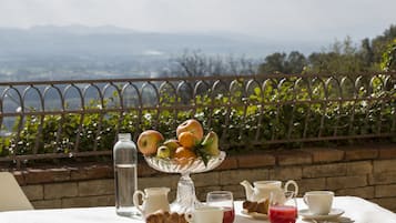 Free daily continental breakfast
