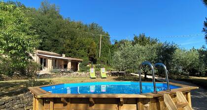 Elegante chalet con piscina, gran jardín privado y vistas impresionantes