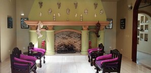 Coin salon dans le hall