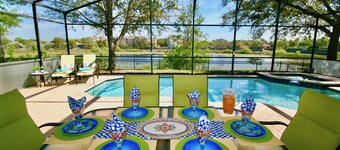 Outstanding 6 Bed Villa, Pool & Spa, Superb Lakefront Setting, 5* Windsor Hills