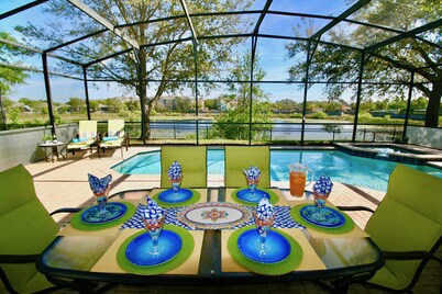 Outstanding 6 Bed Villa, Pool & Spa, Superb Lakefront Setting, 5* Windsor Hills