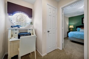 6 chambres, coffres-forts dans les chambres, bureau