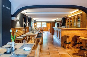 Lunch and dinner served, Italian cuisine