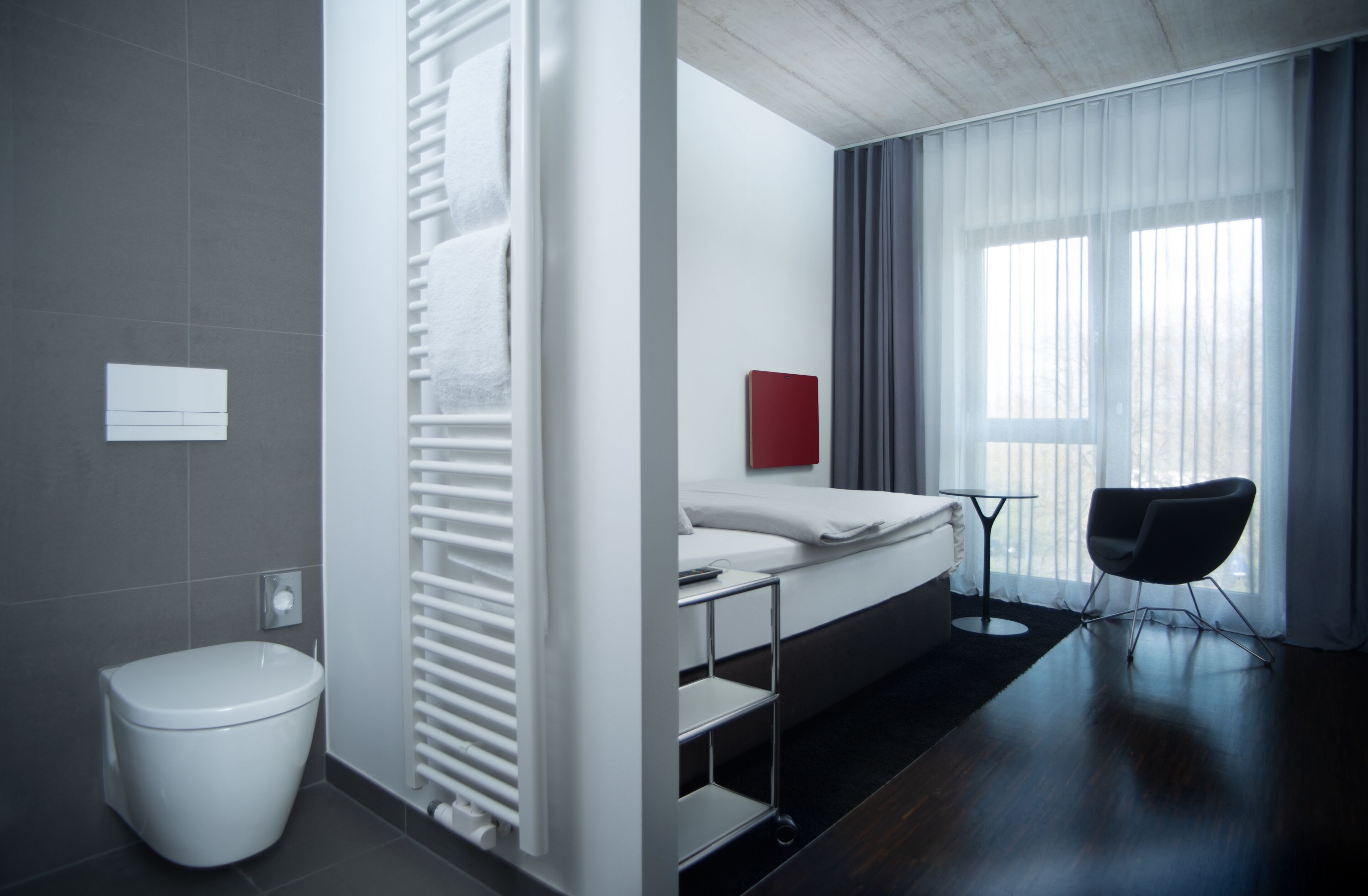 smart comfort | soundproofing, iron/ironing board, free wifi, bed sheets