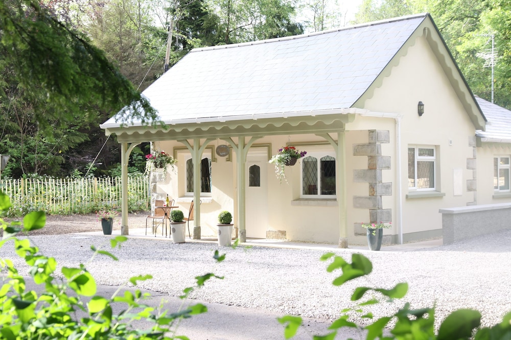 Fairytale 5 Star Gate Lodge on Country Estate