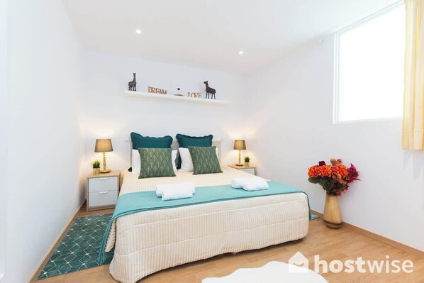 1 habitación, tabla de planchar con plancha, wifi y ropa de cama 