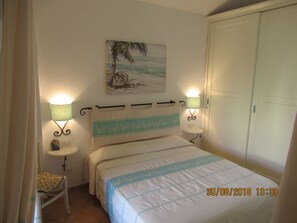 2 makuuhuonetta, silitysrauta/-lauta, ilmainen Wi-Fi