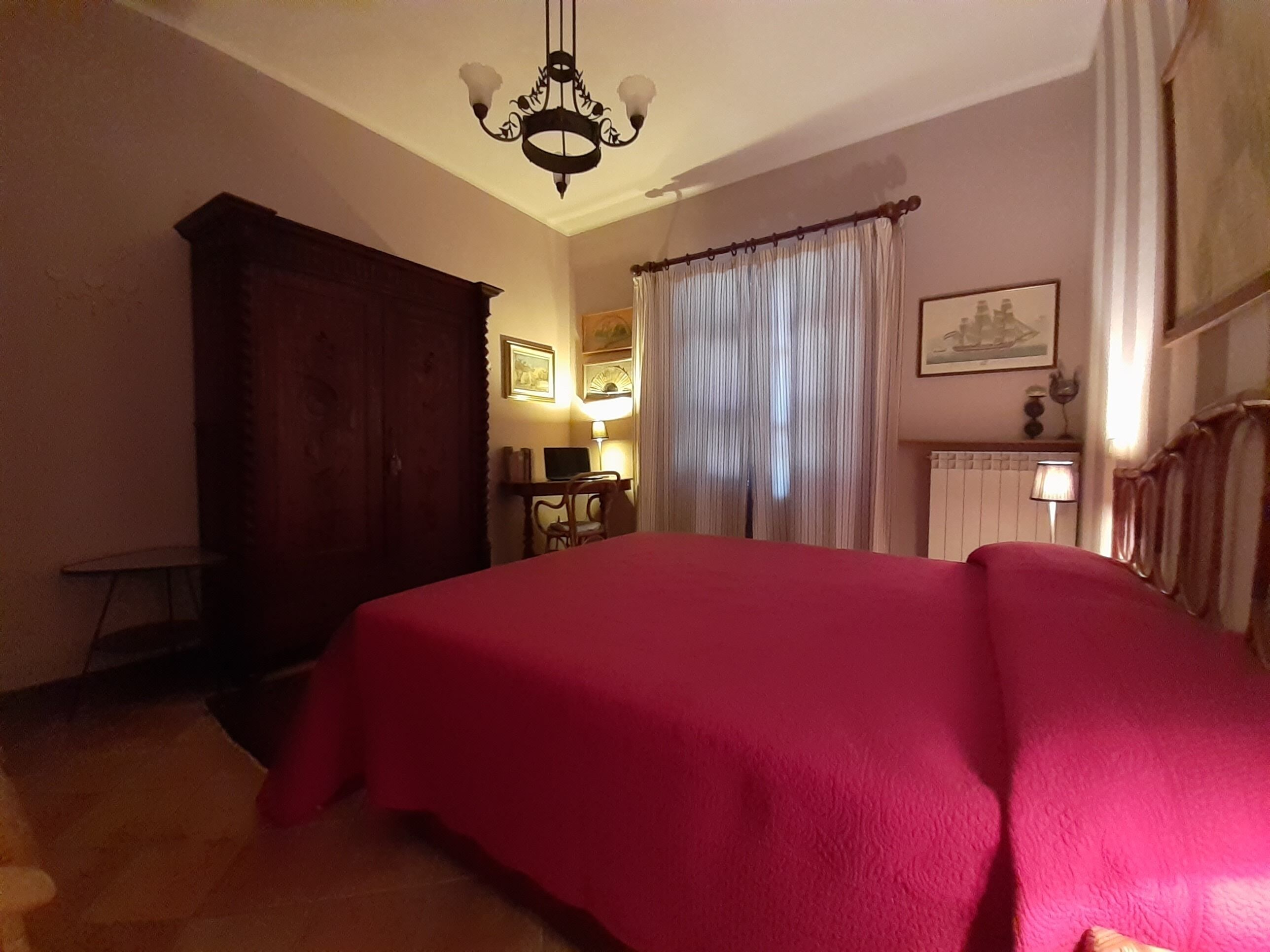 3 chambres, fer et planche à repasser, Wi-Fi gratuit, draps fournis