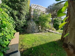 Property grounds - Delightful beachfront villa surrounded by the peaceful pine forest of Andora (andora)