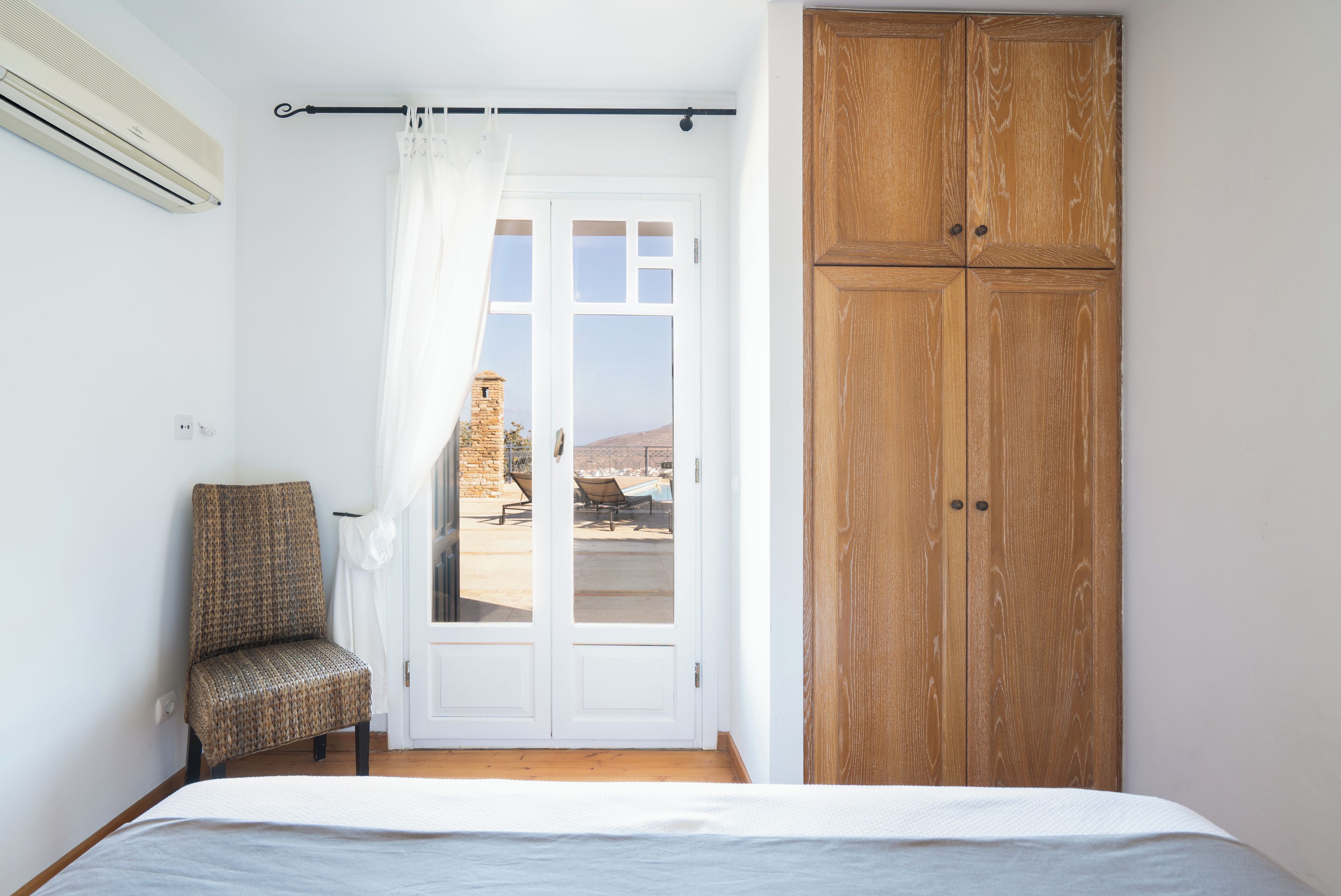 6 habitaciones, tabla de planchar con plancha, cuna de viaje y wifi 