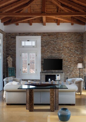 Smart TV, fireplace, DVD player, music library -  Andros Cyclades, private tennis & basketball courts,horses for riding (Chora Andros)