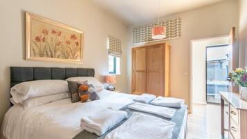 4 多间卧室、熨斗/熨衣板、免费 WiFi、床单