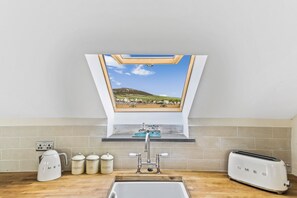 Microwave, dishwasher, coffee/tea maker, cookware/dishes/utensils