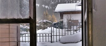 Canazei - apartment with fireplace and private garage, excellent location, WI_FI