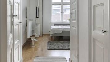 City stúdió, 1 queen (nagyméretű) franciaágy, kilátással a városra | Vasaló/vasalódeszka, ingyenes wifi és ágynemű