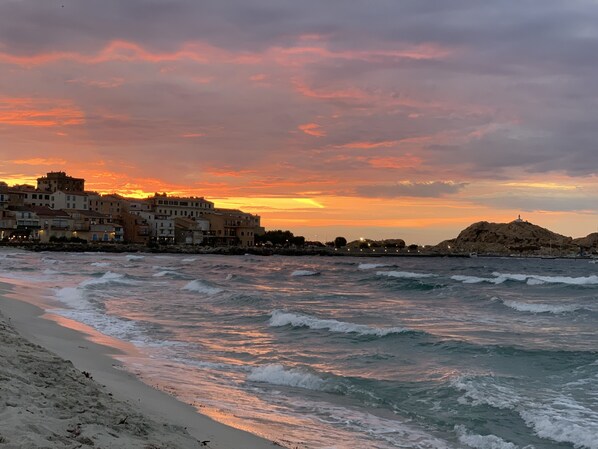 Beach nearby - Beautiful villa with sea view and Ile Rousse (Monticello)