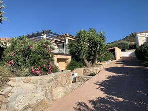 Property grounds - Beautiful villa with sea view and Ile Rousse (Monticello)