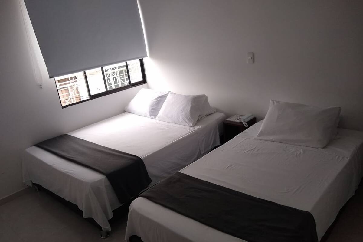 Dreibettzimmer, Mehrere Betten, Nichtraucher | Kostenloses WLAN, Bettwäsche