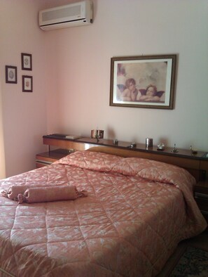 Minibar, iron/ironing board, rollaway beds, free WiFi