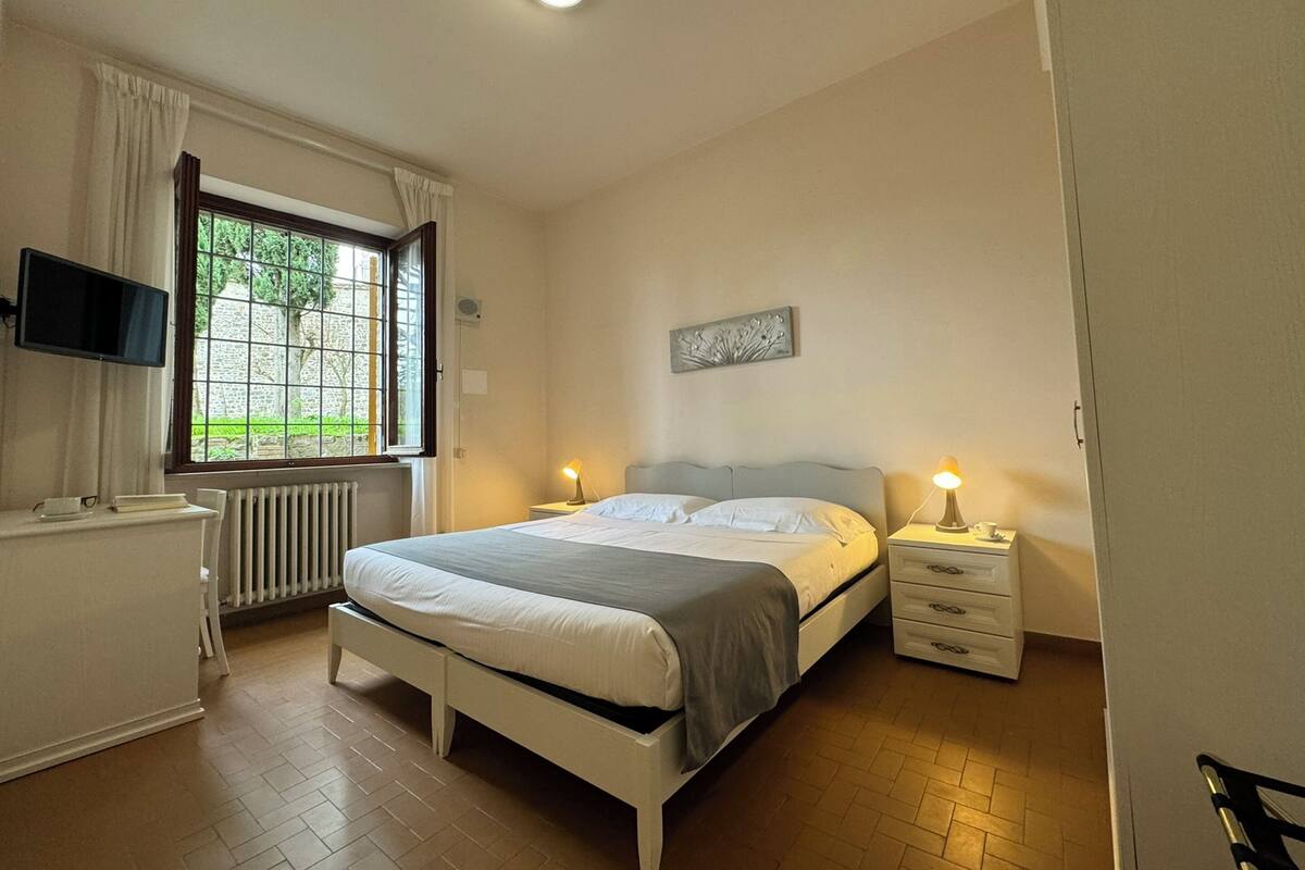 Desk, WiFi (free), bed sheets