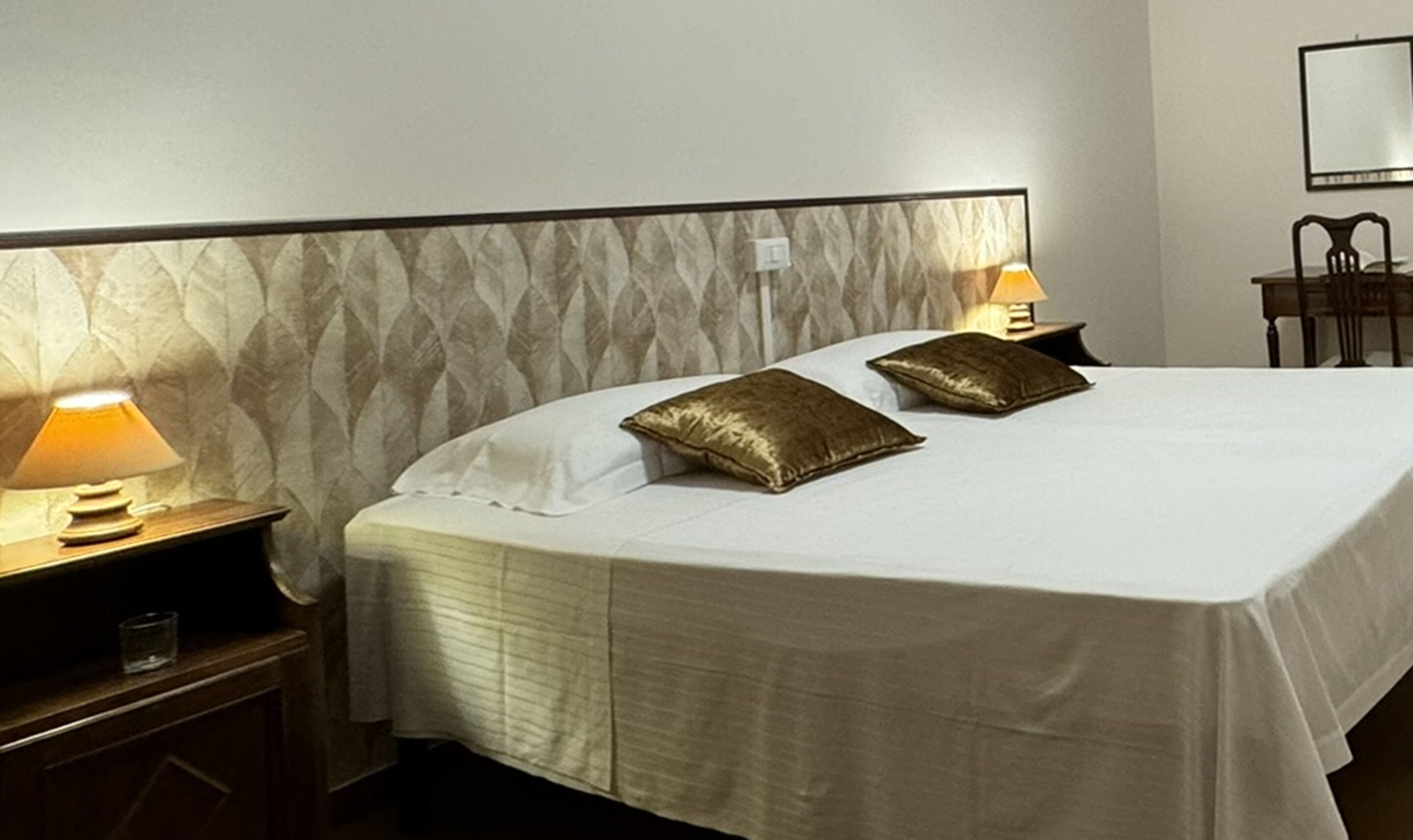 Comfort Double or Twin Room | Desk, free WiFi, bed sheets