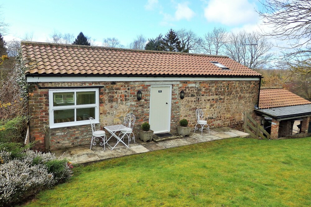 Cosy Cottage With Exposed Beams, Private Garden And Countryside Views