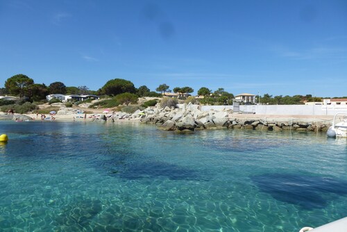 Lumio SANT Ambroggio BUNGALOW 2 huonetta SEA ... Jalkasi veteen