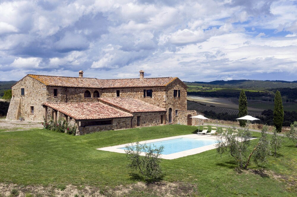 Beautiful villa in the Tuscan countryside near Montalcino