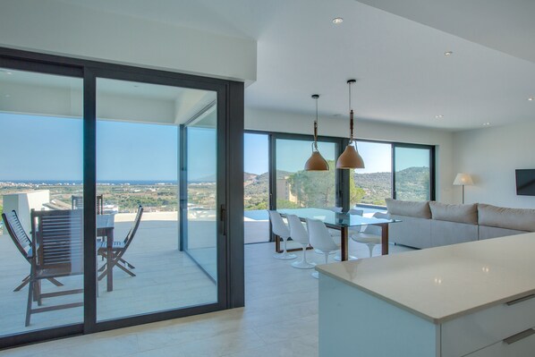 Interior - Villa with views of the Mediterranean Sea. Infinity pool. (Calonge)