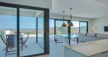 Villa with views of the Mediterranean Sea. Infinity pool.