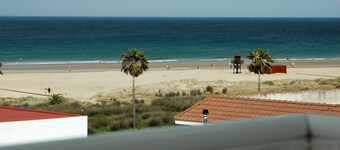 In front of the beach, magnificent views of the sea, garage and Free WIFI