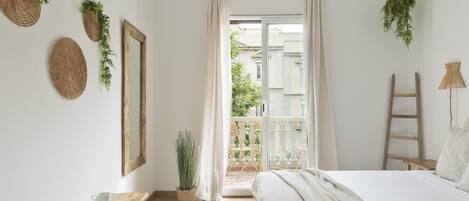 3 bedrooms, iron/ironing board, Internet, bed sheets