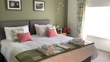 2 bedrooms, iron/ironing board, travel cot, free WiFi