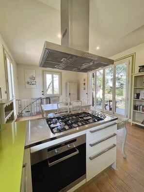 Kühlschrank, Ofen, Herdplatte, Geschirrspüler