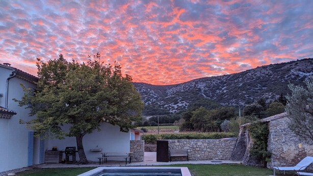 A swimming pool with a stone wall and a tree in a backyard. - Luxury Provencal Farmhouse with aircon, Pool, WiFI  -  Vaison/Malaucene area. (Malaucène)