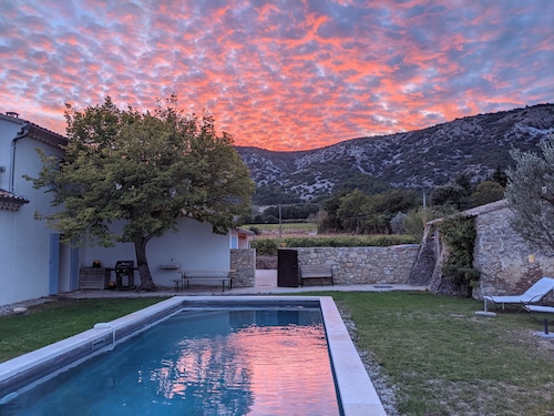 Luxury Provencal Farmhouse with aircon, Pool, WiFI  -  Vaison/Malaucene area.