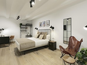 2 bedrooms, iron/ironing board, Internet, bed sheets