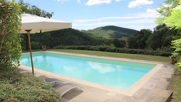 Piscina all'aperto, una piscina riscaldata