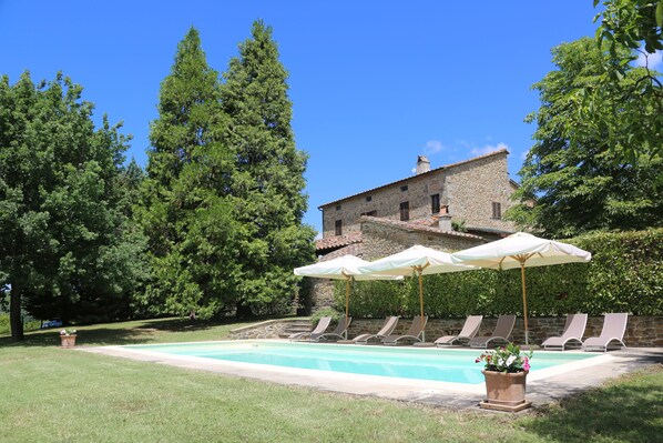 Outdoor pool, a heated pool - Beautiful Tuscan Villa with large garden and ample outside space (Sansepolcro)
