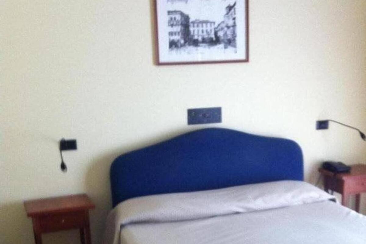 In-room safe, desk, WiFi (free), bed sheets