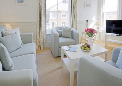 The Lighthouse - luxury hotel style, central apartment with fantastic sea views
