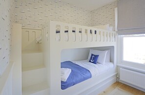 2 bedrooms, desk, iron/ironing board, travel cot - The Lighthouse - luxury hotel style, central apartment with fantastic sea views (Southwold)