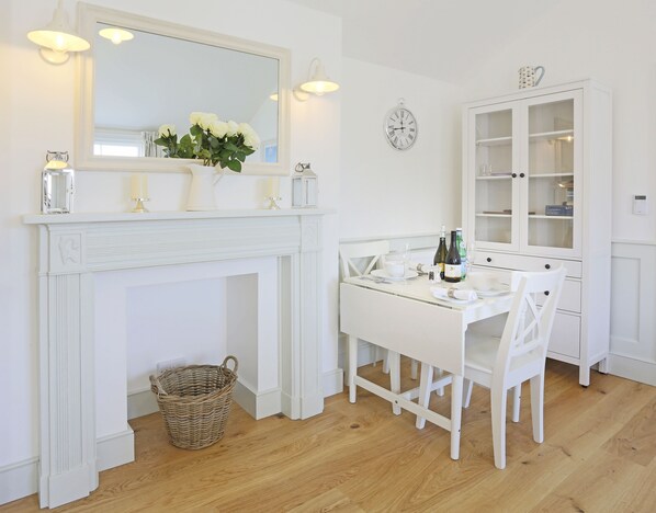 Dining - The Lighthouse - luxury hotel style, central apartment with fantastic sea views (Southwold)